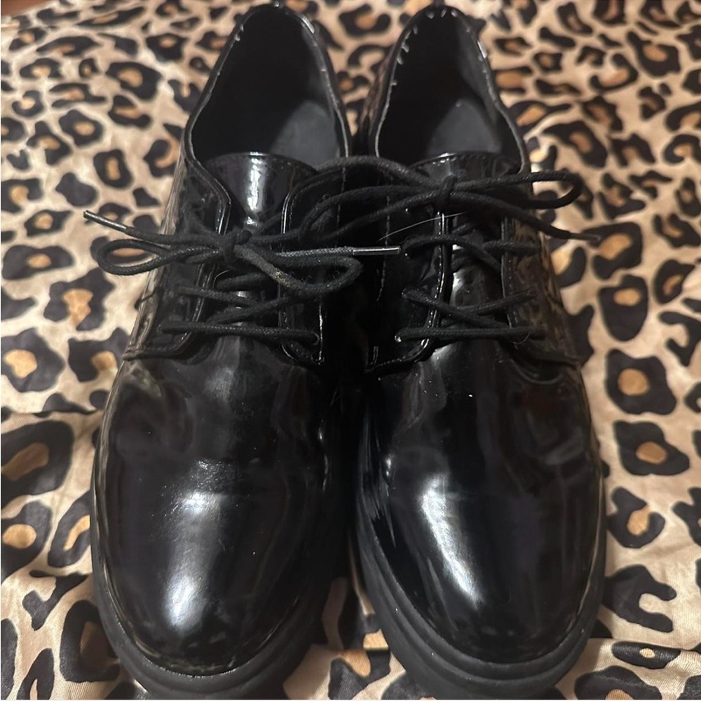 Black dress shoes